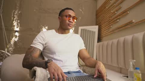 Snapshot of logan_varela chatting on 29, 3, 2026 logan_varela online show from 29, 3, 2026