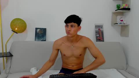 Snapshot of loganoficialx chatting on 22, 10, 2025 loganoficialx online show from 22, 10, 2025