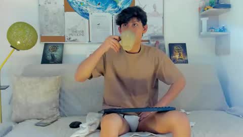 Snapshot of loganoficialx chatting on 2, 3, 2026 loganoficialx online show from 2, 3, 2026