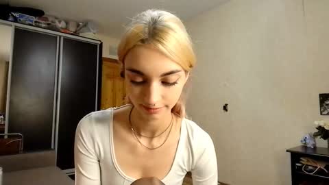 Snapshot of loisepadovano chatting on 12, 10, 2025 Amelia online show from 12, 10, 2025