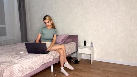 Snapshot of loisepadovano chatting on 2, 11, 2025 Amelia online show from 2, 11, 2025