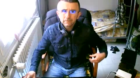 Snapshot of lokoum39 chatting on 12, 3, 2025 lokoum39 online show from 12, 3, 2025