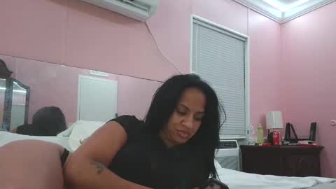 Snapshot of lola52990 chatting on 17, 10, 2025 Lola online show from 17, 10, 2025