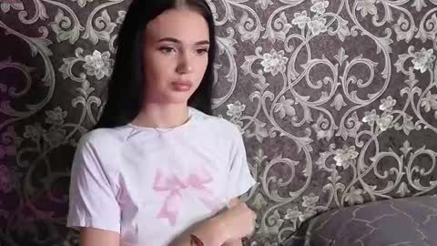 lola_agness online show from 8, 9, 2025