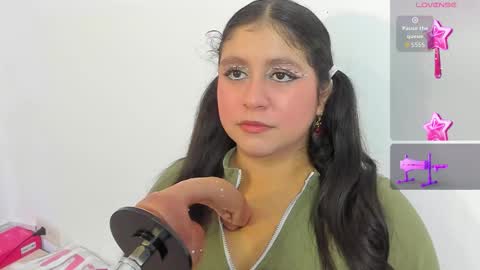 Snapshot of lola_clit chatting on 22, 10, 2025 lola online show from 22, 10, 2025