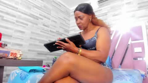 Lola online show from 27, 2, 2025