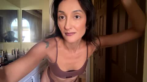 Snapshot of lola_la_lita chatting on 2, 10, 2025 lola_la_lita online show from 2, 10, 2025