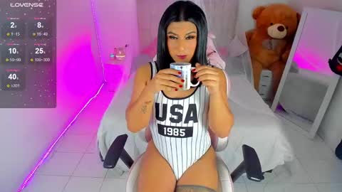 lola oberly online show from 31, 1, 2025