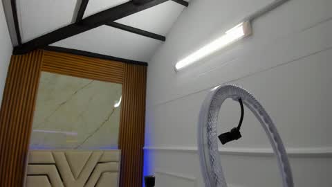 Lola Angel online show from 25, 9, 2025