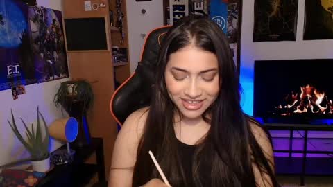 lolaasmith_21 online show from 14, 5, 2026