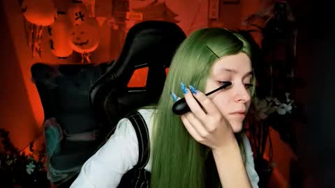 Snapshot of lolaasmus chatting on 30, 10, 2025 I consider myself the god Loki but life just calls me LOL online show from 30, 10, 2025