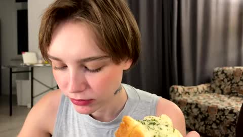 Snapshot of lolaatatee chatting on 6, 6, 2026 lolaatatee online show from 6, 6, 2026