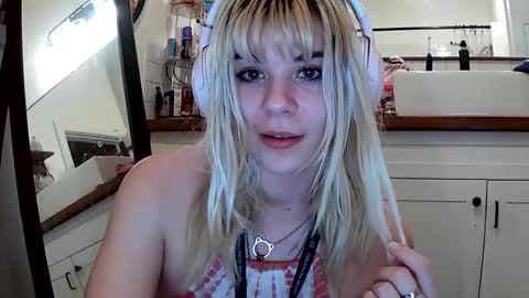 Lola Lixx online show from 4, 5, 2026