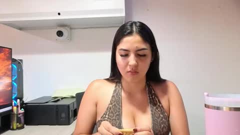 Snapshot of lolalola_12 chatting on 22, 12, 2025 lolalola_12 online show from 22, 12, 2025