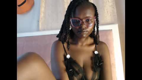 lolamia7 online show from 12, 11, 2025