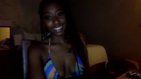 Snapshot of lolantrip chatting on 18, 12, 2024 Lola Daze online show from 18, 12, 2024
