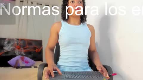 Snapshot of lolareyes1 chatting on 9, 10, 2025 lolareyes1 online show from 9, 10, 2025