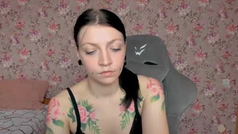 Snapshot of lolarozzie chatting on 21, 4, 2026 Lola Next stream January 6th at 0500am 30 minutes GMT online show from 21, 4, 2026