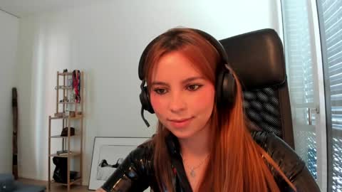 Lola doll online show from 25, 4, 2026