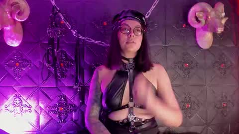 Lola online show from 8, 11, 2025