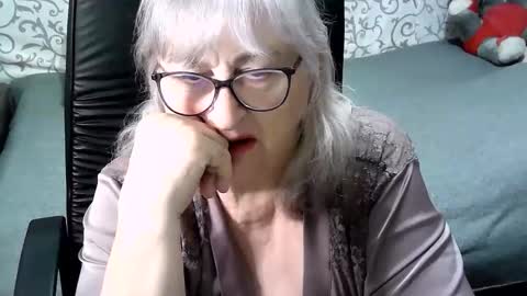 Snapshot of lolkaalyss chatting on 3, 2, 2025 LolkaAlyss online show from 3, 2, 2025