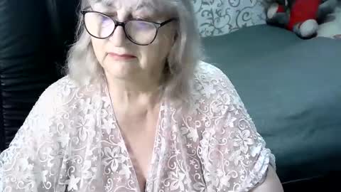 Snapshot of lolkaalyss chatting on 8, 2, 2025 LolkaAlyss online show from 8, 2, 2025