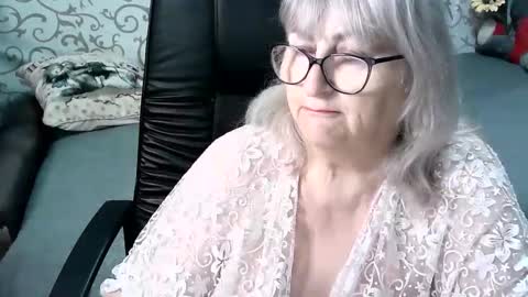 Snapshot of lolkaalyss chatting on 8, 2, 2025 LolkaAlyss online show from 8, 2, 2025