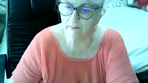 Snapshot of lolkaalyss chatting on 19, 2, 2025 LolkaAlyss online show from 19, 2, 2025