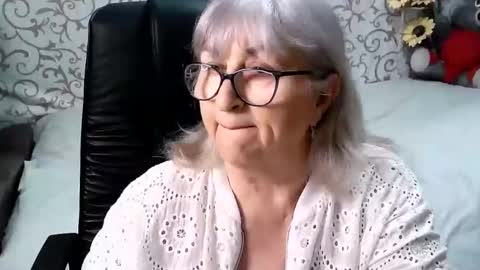 Snapshot of lolkaalyss chatting on 19, 2, 2025 LolkaAlyss online show from 19, 2, 2025