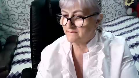 Snapshot of lolkaalyss chatting on 5, 3, 2025 LolkaAlyss online show from 5, 3, 2025
