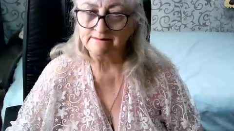 Snapshot of lolkaalyss chatting on 10, 9, 2025 LolkaAlyss online show from 10, 9, 2025