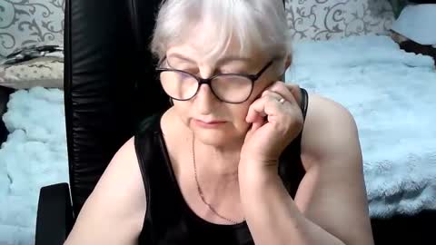 Snapshot of lolkaalyss chatting on 8, 10, 2025 LolkaAlyss online show from 8, 10, 2025