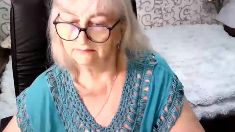 Snapshot of lolkaalyss chatting on 9, 10, 2025 LolkaAlyss online show from 9, 10, 2025