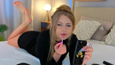 Snapshot of lollastich__ chatting on 22, 5, 2026 Lola online show from 22, 5, 2026
