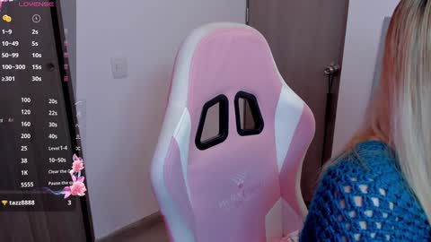 Snapshot of lollypetitte_ chatting on 26, 12, 2024 Lolly online show from 26, 12, 2024