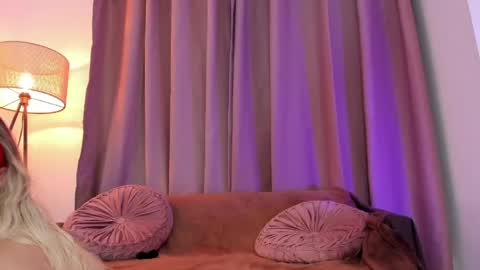 Snapshot of lollypetitte_ chatting on 17, 5, 2026 Lolly online show from 17, 5, 2026