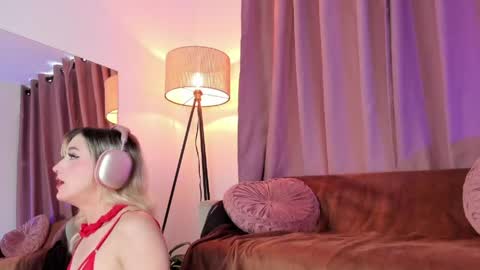 Snapshot of lollypetitte_ chatting on 17, 5, 2026 Lolly online show from 17, 5, 2026