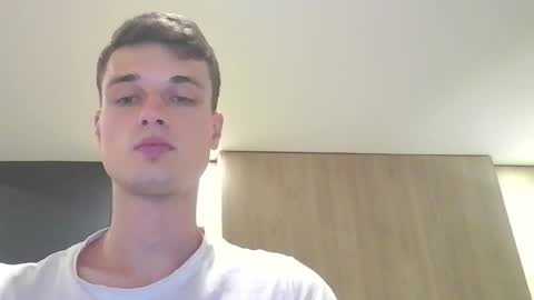 Snapshot of london_tomy chatting on 26, 9, 2025 london_tomy online show from 26, 9, 2025