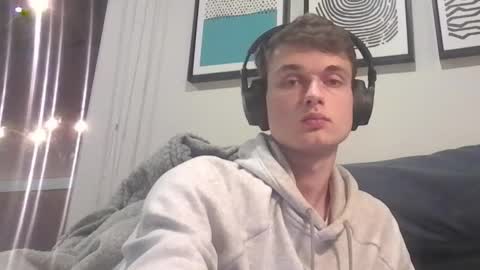 Snapshot of london_tomy chatting on 19, 10, 2025 london_tomy online show from 19, 10, 2025