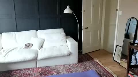 Em online show from 4, 2, 2026