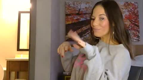 Snapshot of longlegstammy chatting on 1, 4, 2026 Cutenurse91 online show from 1, 4, 2026