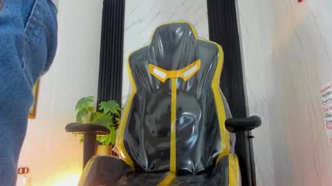 Snapshot of looganx chatting on 28, 2, 2025 LooganX online show from 28, 2, 2025