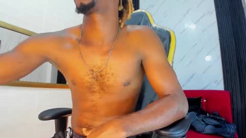 Snapshot of looganx chatting on 11, 3, 2025 LooganX online show from 11, 3, 2025