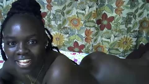 lora_amor online show from 4, 4, 2026