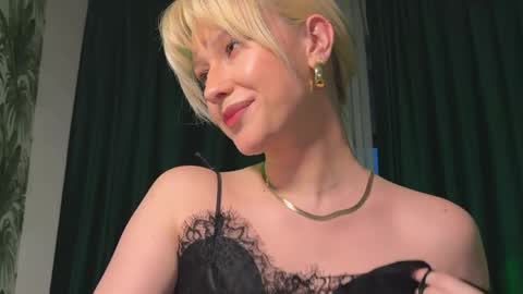 Snapshot of lora_hellyeah chatting on 9, 4, 2026 Lora heil online show from 9, 4, 2026