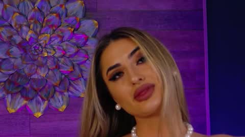 Snapshot of loradevine chatting on 29, 11, 2025 Lora online show from 29, 11, 2025