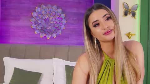 Snapshot of loradevine chatting on 5, 2, 2026 Lora online show from 5, 2, 2026