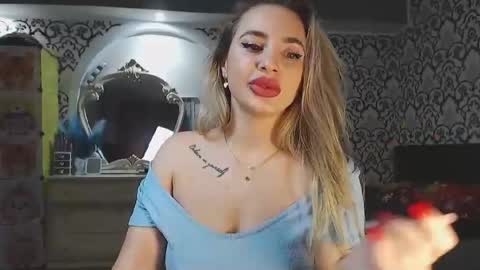 Queen LoraSinClare online show from 18, 12, 2025