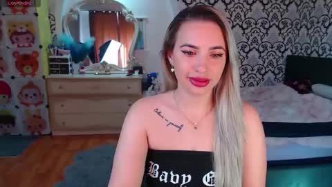 Queen LoraSinClare online show from 28, 4, 2026