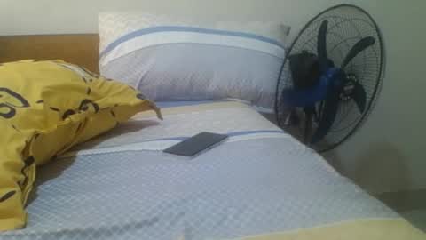 Snapshot of loreencutie chatting on 22, 10, 2025 loreen online show from 22, 10, 2025